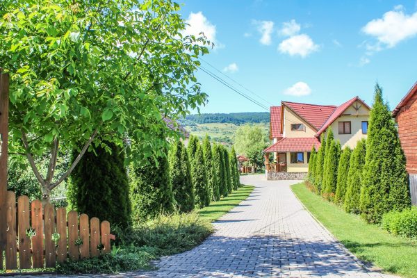 Nyári érkezés a Sóvidék Panzióhoz Felsősófalván